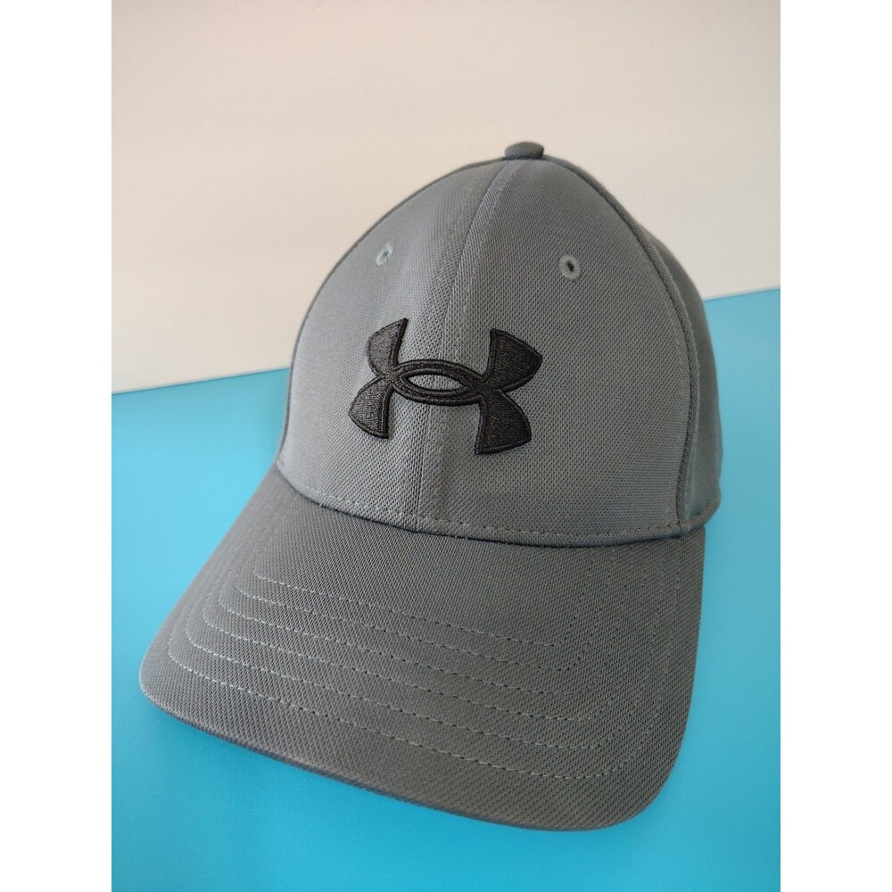 Under Armour UA Classic Fit Gray Black Logo Fitted Performance Hat One Size Golf
